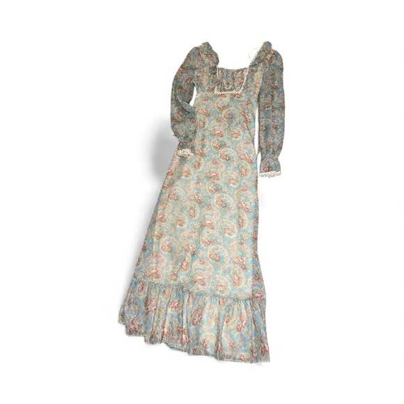 Gunne Sax Dresses & Skirts - Vintage 1970s Gunne style Romantic Dress with Victorian Floral Print